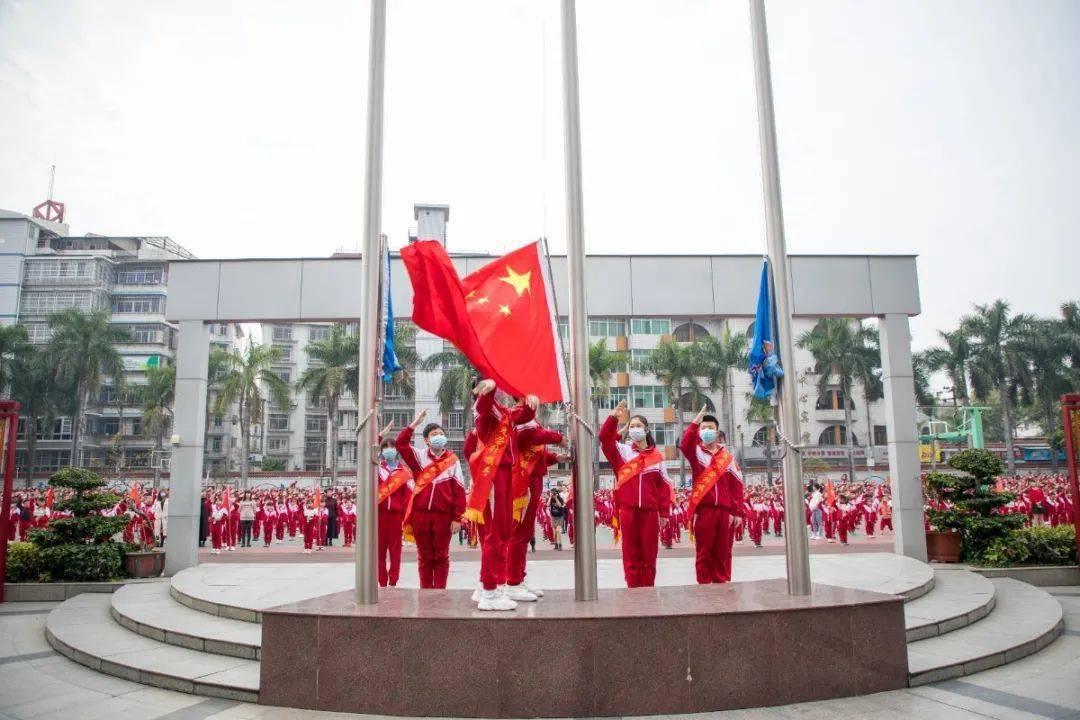 时尚芭比做美甲