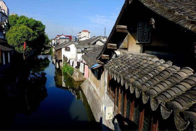深圳首条黄金珠宝低空运输航线开通