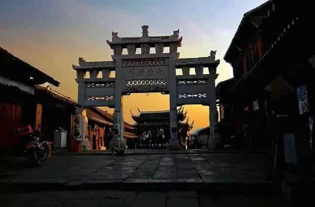 麦格理：维持李宁“跑赢大市”评级 目标价降至26港元